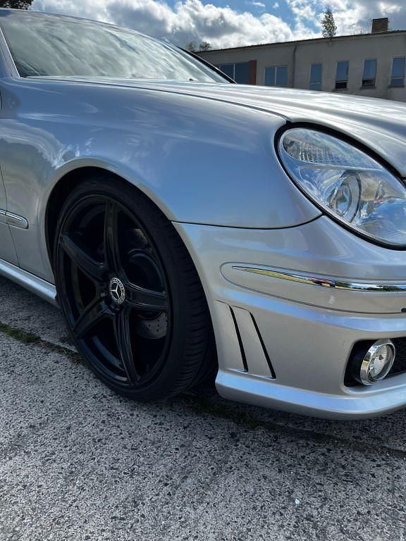 Silber Gebraucht 2004 Mercedes E500 Avantgarde Limousine | 8.500 € (Superpreis) - Bild 1/4