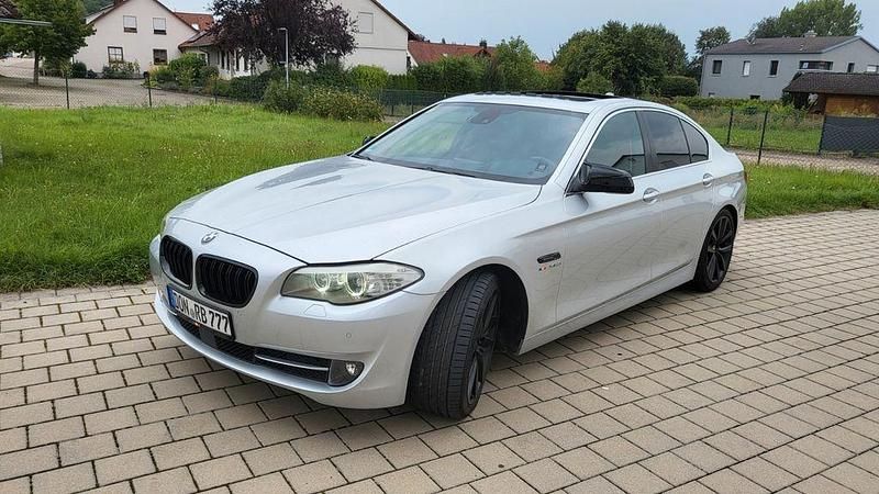 Silber Gebraucht 2011 BMW 530 Sport Line Limousine | 9.400 € (Fairer Preis) - Bild 1/4