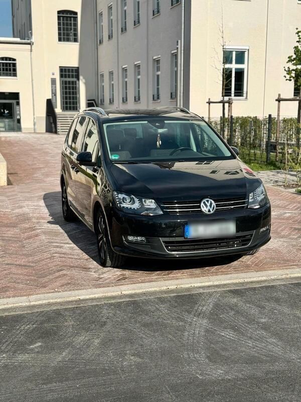 Schwarz Gebraucht 2019 VW Sharan IQ Drive Van / Kleinbus | 27.900 € (Guter Preis) - Bild 1/4
