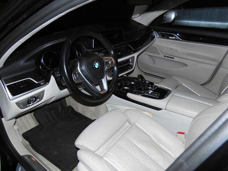 Schwarz Gebraucht 2017 BMW 750L Limousine | 38.750 € (Fairer Preis) - Bild 1/4