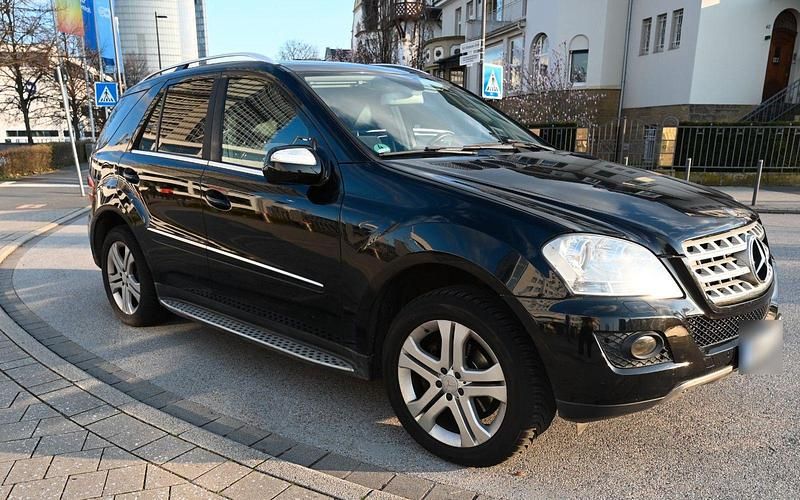 Gebraucht Mercedes ML320 224 PS (164 kW) 2009 Schwarz SUV