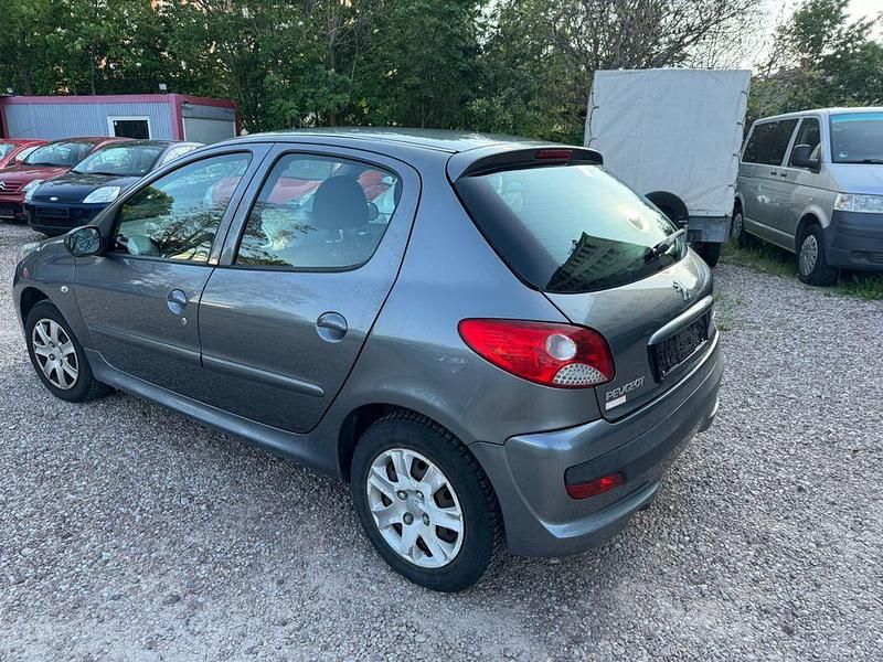 Gebraucht Peugeot 206 Basis 60 PS (44 kW) 2010 Grau Limousine