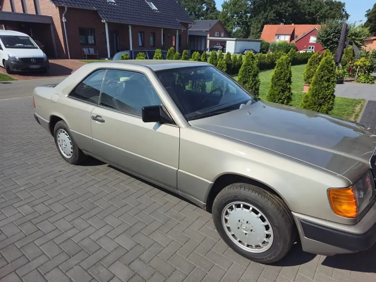 Gebraucht Mercedes 230 132 PS (97 kW) 1989 Grau Coupé