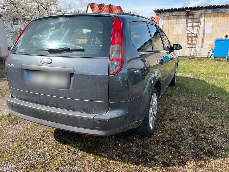 Używany Ford Focus 101 KM (74 kW) 2005 Szary Kombi