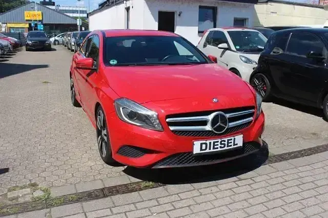 Gebraucht Mercedes A180 109 PS (80 kW) 2014 Rot Kleinwagen
