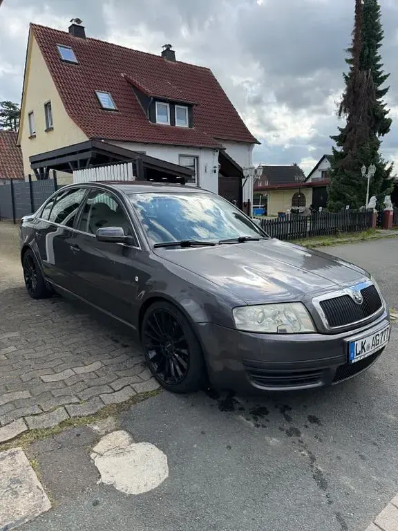 Gebraucht Skoda Superb 131 PS (96 kW) 2005 Grau Limousine