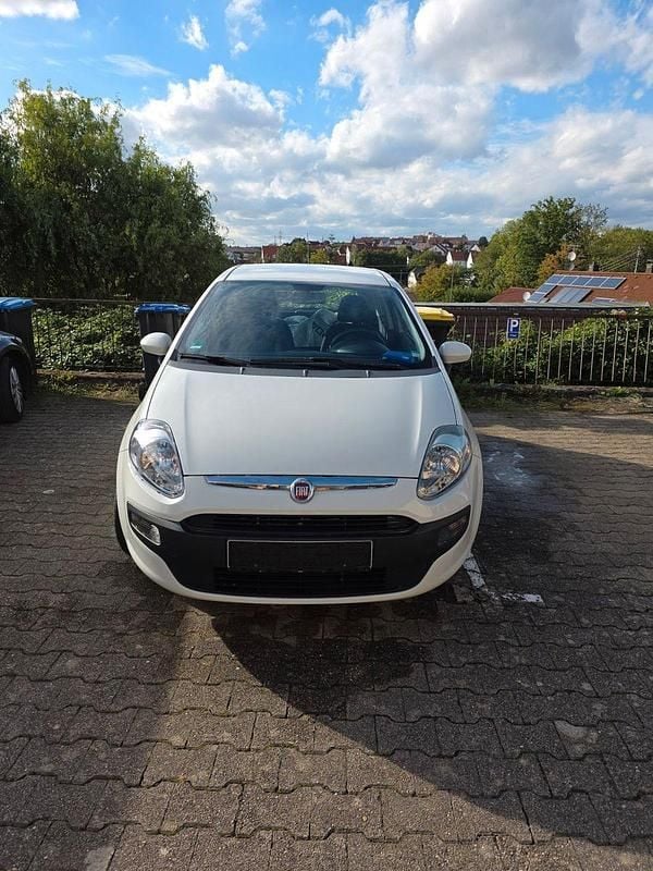 Weiß Gebraucht 2011 Fiat Punto Evo Life Kleinwagen | 3.500 € (Fairer Preis) - Bild 1/4