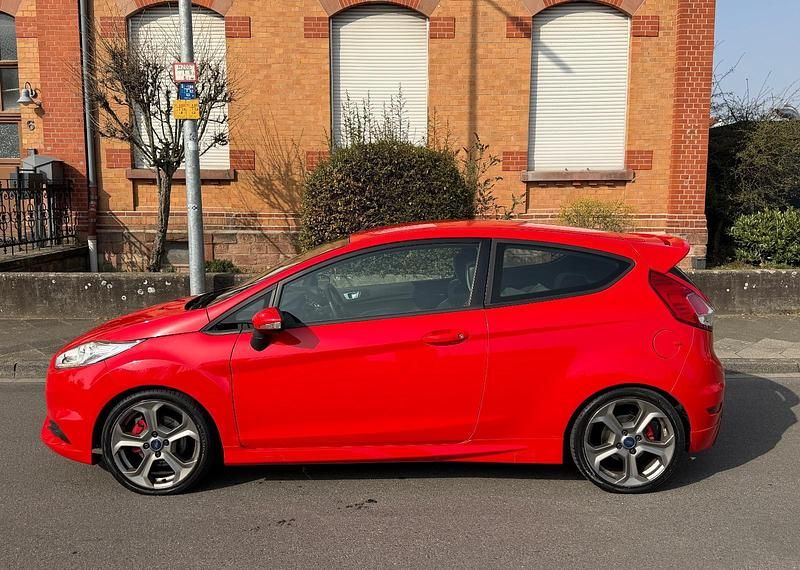Gebraucht Ford Fiesta Performance Edition 182 PS (133 kW) 2013 Rot Kleinwagen