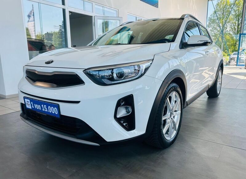 Weiß Gebraucht 2020 Kia Stonic Spirit SUV | 17.490 € (Fairer Preis) - Bild 1/4