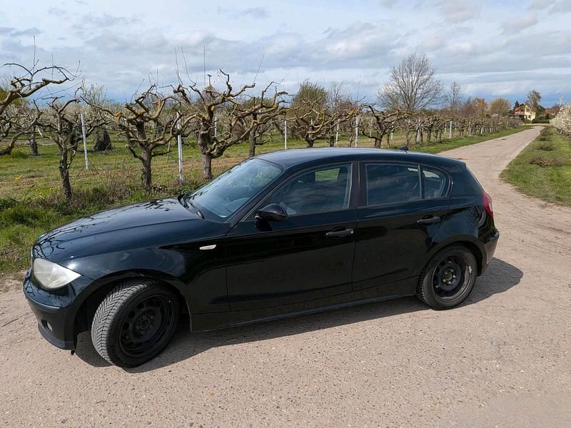 Gebraucht BMW 118 122 PS (89 kW) 2006 Schwarz Kleinwagen