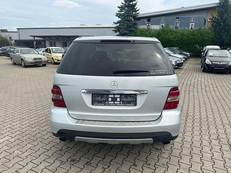 Gebraucht Mercedes ML320 224 PS (164 kW) 2005 Silber SUV