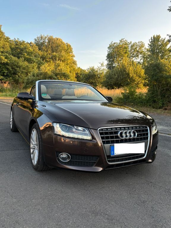 Braun Gebraucht 2010 Audi A5 Cabriolet Cabrio | 9.490 € (Superpreis) - Bild 1/4