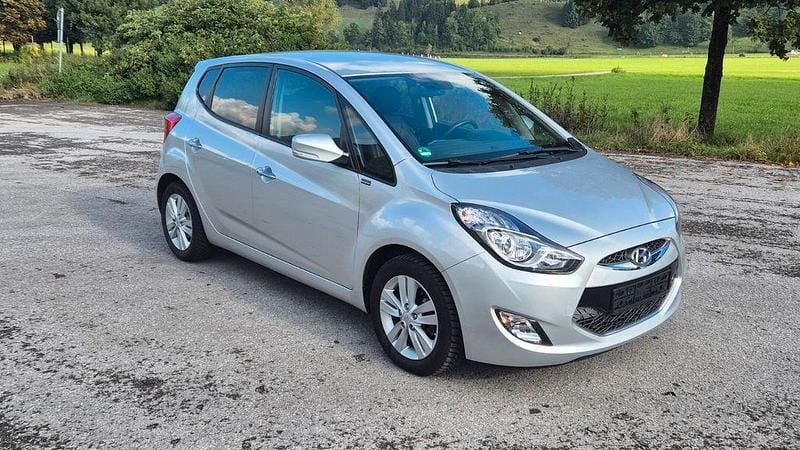 Sleek silver Gebraucht 2012 Hyundai ix20 Style Van / Kleinbus | 9.200 € (Fairer Preis) - Bild 1/4