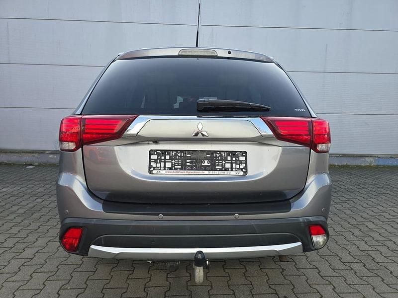 Gebraucht Mitsubishi Outlander Top 150 PS (110 kW) 2016 Platinumgrau (m) SUV