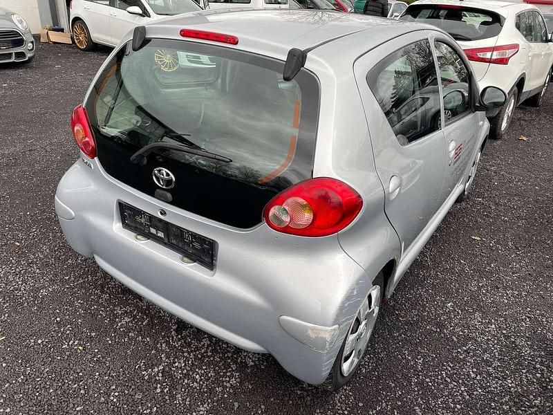 Gebraucht Toyota Aygo Basis 68 PS (50 kW) 2008 Silver mica metallic Kleinwagen
