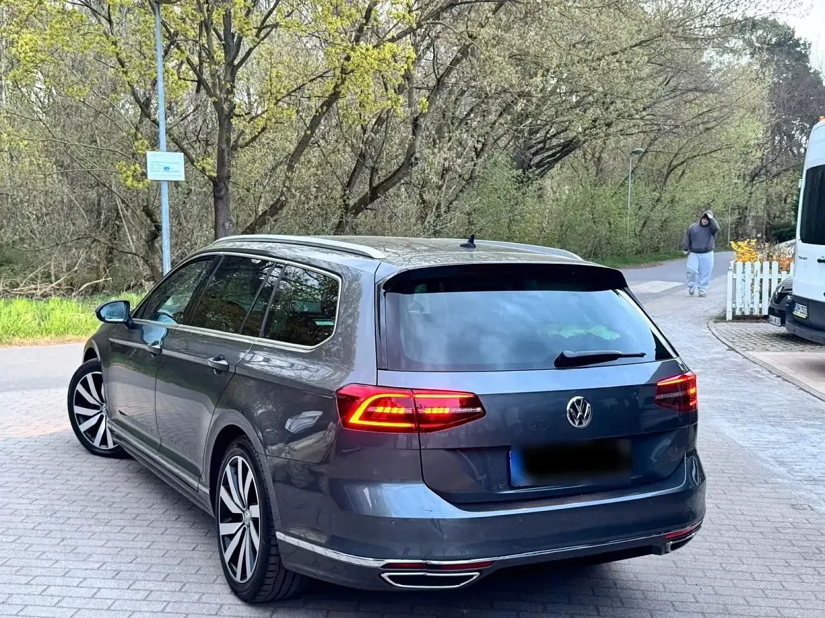 Gebraucht VW Passat R 190 PS (139 kW) 2016 Grün Kombi