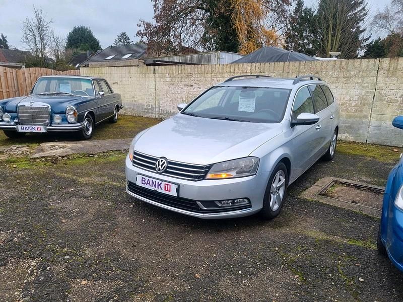 Silber Gebraucht 2011 VW Passat Kombi | 7.450 € (Fairer Preis) - Bild 1/4