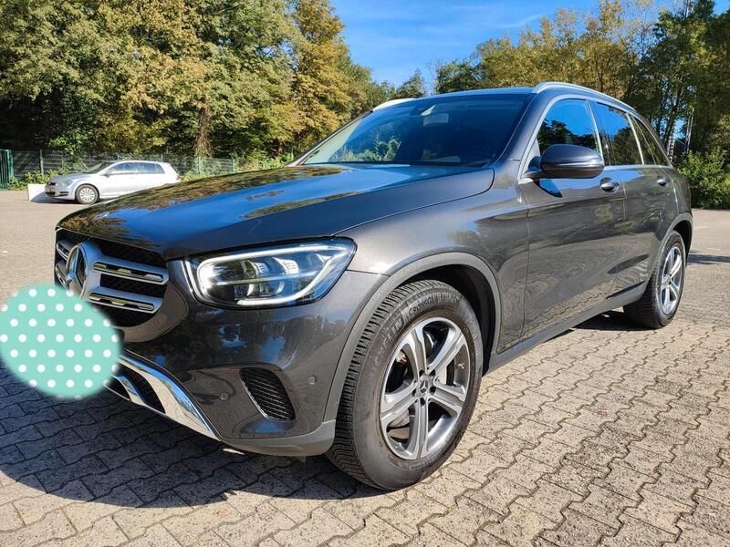 Grau Gebraucht 2020 Mercedes GLC200 SUV | 33.777 € - Bild 1/4