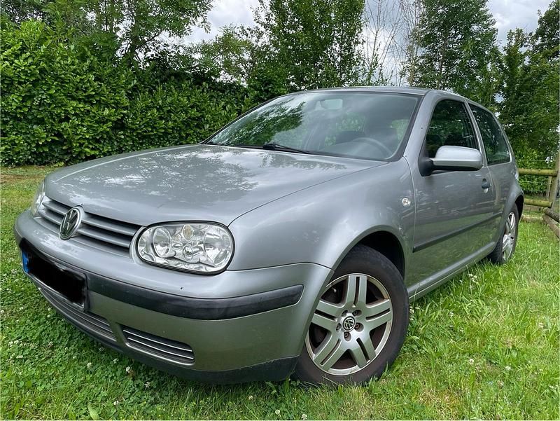 Silber Gebraucht 2002 VW Golf IV Kleinwagen | 1.100 € (Guter Preis) - Bild 1/4