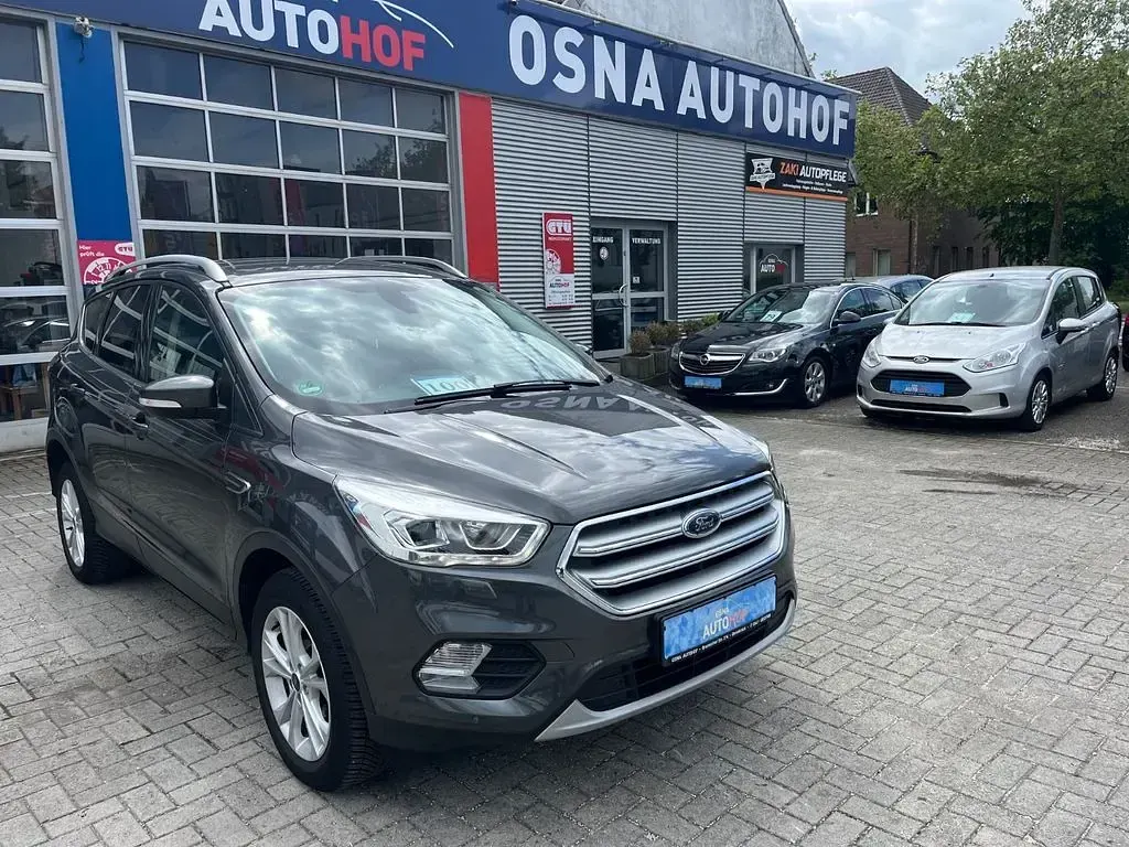 Gebraucht Ford Kuga Titanium 150 PS (110 kW) 2018 Grau SUV