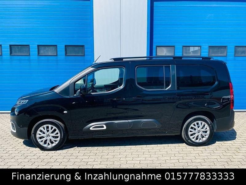 Schwarz Gebraucht 2023 Citroën Berlingo Van / Kleinbus | 23.800 € (Teuer) - Bild 1/4
