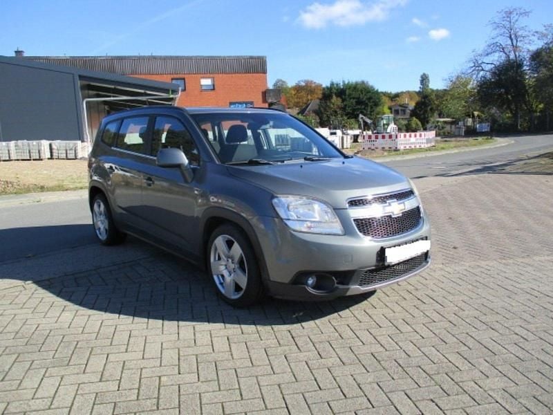 Grau Gebraucht 2011 Chevrolet Orlando LT Van / Kleinbus | 3.990 € (Guter Preis) - Bild 1/4