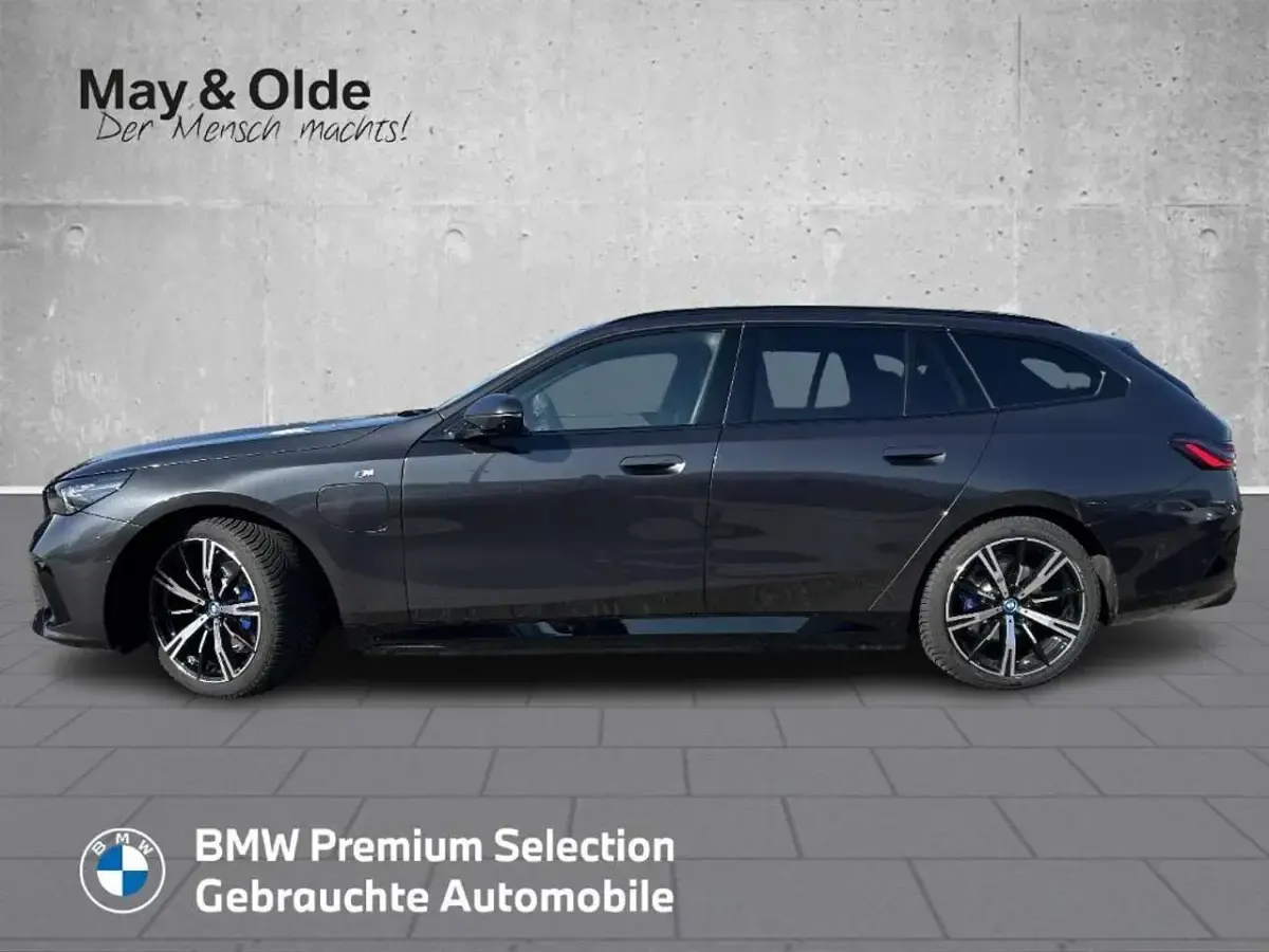 Gebraucht BMW 530e Performance 299 PS (219 kW) 2024 Grau Kombi