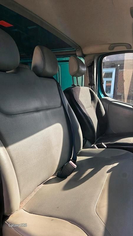 Gebraucht Renault Trafic 117 PS (86 kW) 2009 Grün Van / Kleinbus