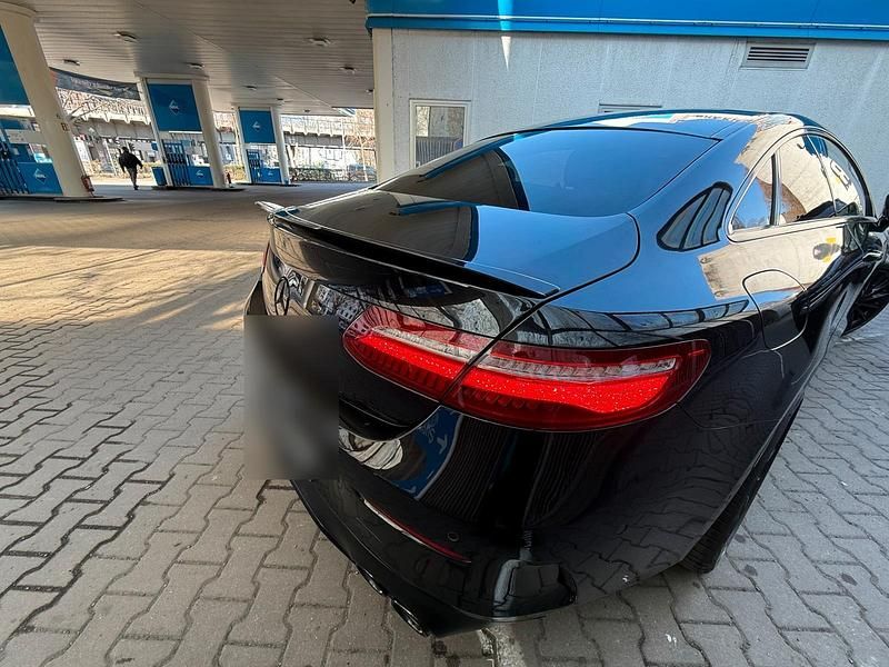 Gebraucht Mercedes E220 AMG line 195 PS (143 kW) 2018 Schwarz Coupé