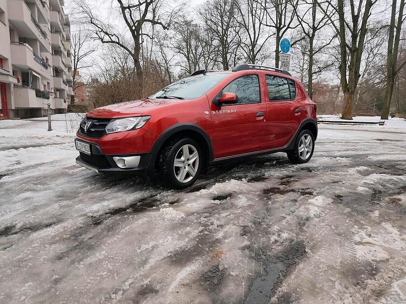 Gebraucht Dacia Sandero Stepway 90 PS (66 kW) 2013 Rot Kleinwagen