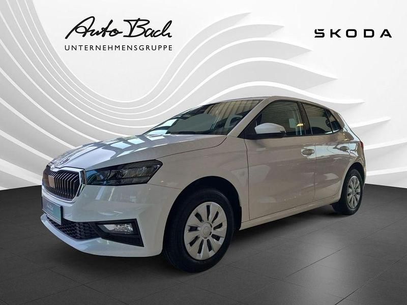 Weiß (candyweiß) Neu 2025 Skoda Fabia Essence Limousine | 20.490 € (Etwas zu teuer) - Bild 1/4