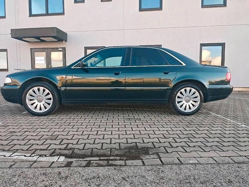 Second-hand Audi A8 193 CP (141 kW) 1996 Verde Berlinǎ