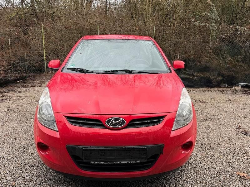 Gebraucht Hyundai i20 78 PS (57 kW) 2011 Rot Kleinwagen