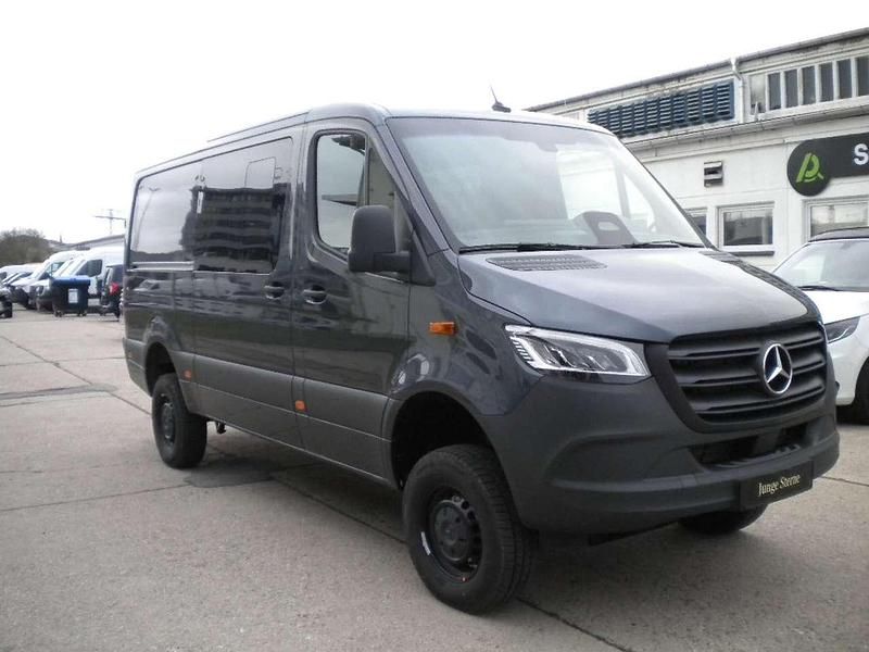 Gebraucht Mercedes Sprinter 190 PS (139 kW) 2025 Tenoritgrau metallic Van