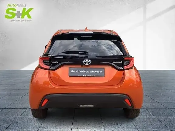 Gebraucht Toyota Yaris Basis 116 PS (85 kW) 2022 Infernoorange metallic Kleinwagen