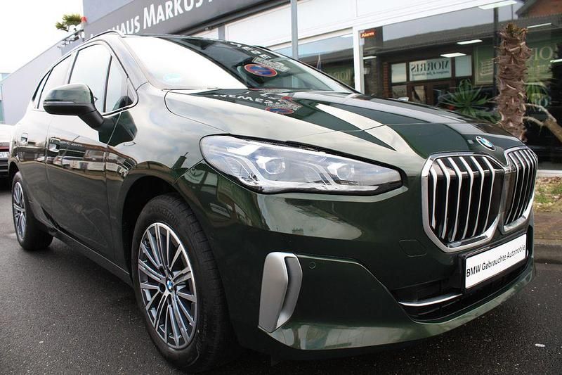 Grün Gebraucht 2023 BMW 218 Luxury Line Kombi | 22.999 € (Fairer Preis) - Bild 1/4