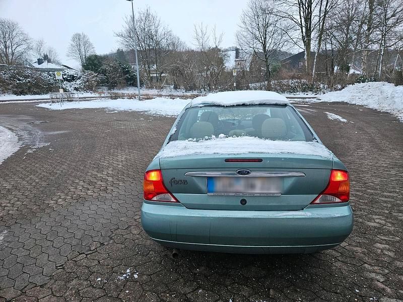 Gebraucht Ford Focus 101 PS (74 kW) 2000 Grün Limousine
