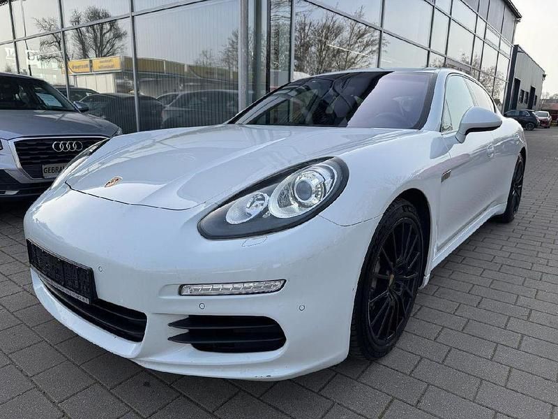 Gebraucht Porsche Panamera 250 PS (183 kW) 2014 Weiß Kleinwagen