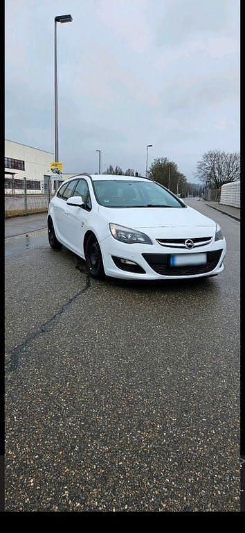 Gebraucht Opel Astra Edition 165 PS (121 kW) 2013 Weiß Kombi