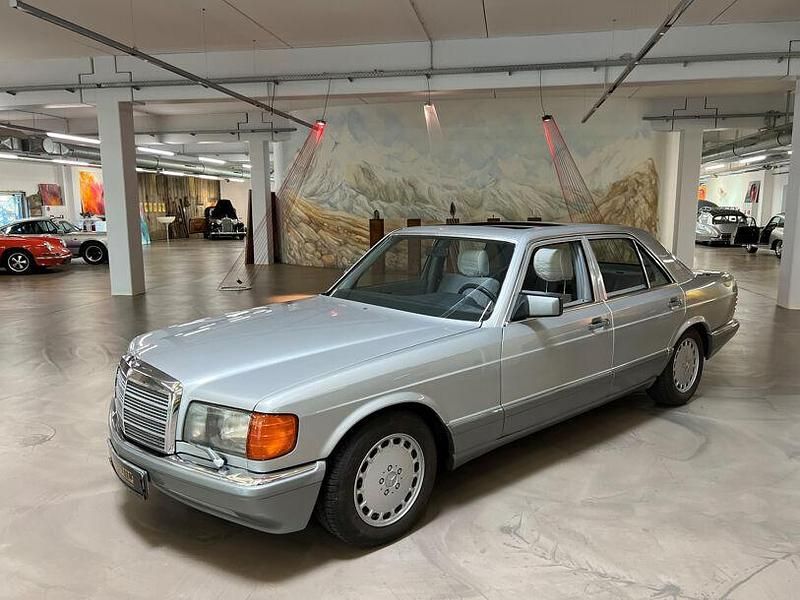 Silber Gebraucht 1986 Mercedes 420 Limousine | 19.800 € - Bild 1/4