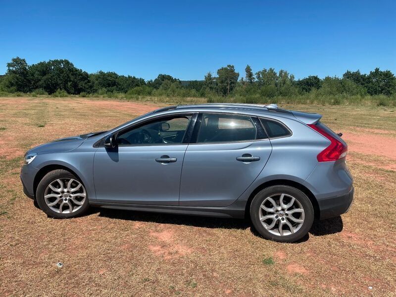 Andere außenfarben Gebraucht 2016 Volvo V40 CC Kombi | 13.500 € (Fairer Preis) - Bild 1/4