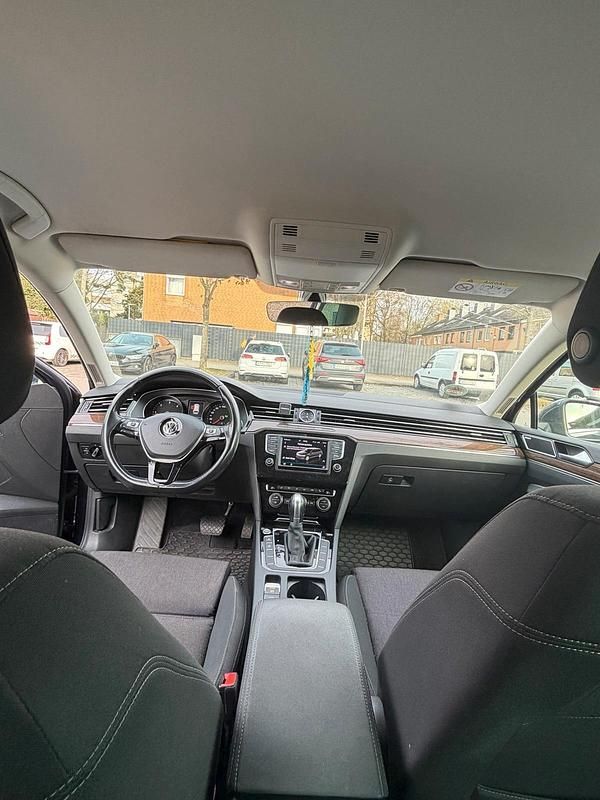 Gebraucht VW Passat 125 PS (91 kW) 2016 Blau Kombi