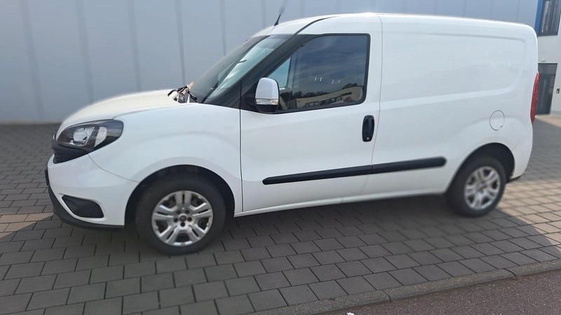 Gebraucht Fiat Doblò 95 PS (69 kW) 2018 Weiß Van / Kleinbus