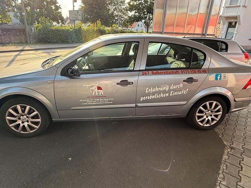 Grau Gebraucht 2007 Opel Astra Limousine | 600 € (Superpreis) - Bild 1/4