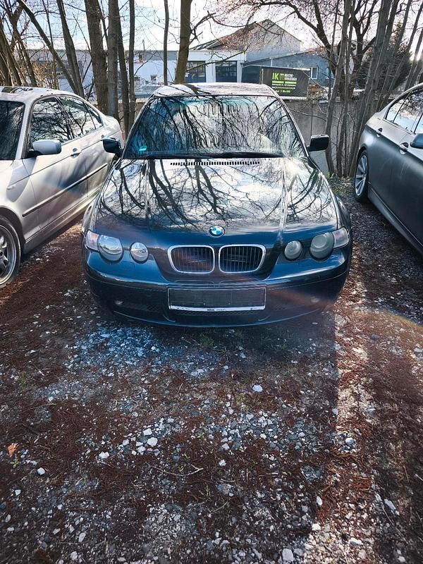 Gebraucht BMW 318 143 PS (105 kW) 2001 Schwarz Kleinwagen