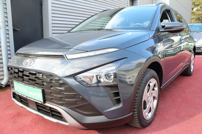 Schwarz Gebraucht 2022 Hyundai Bayon Essential SUV | 14.299 € - Bild 1/4