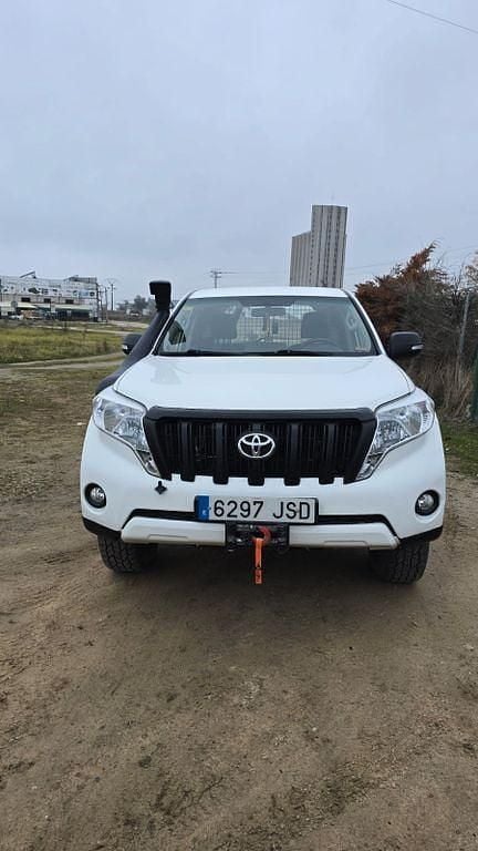 Weiß Gebraucht 2016 Toyota Land Cruiser SUV | 25.999 € - Bild 1/4