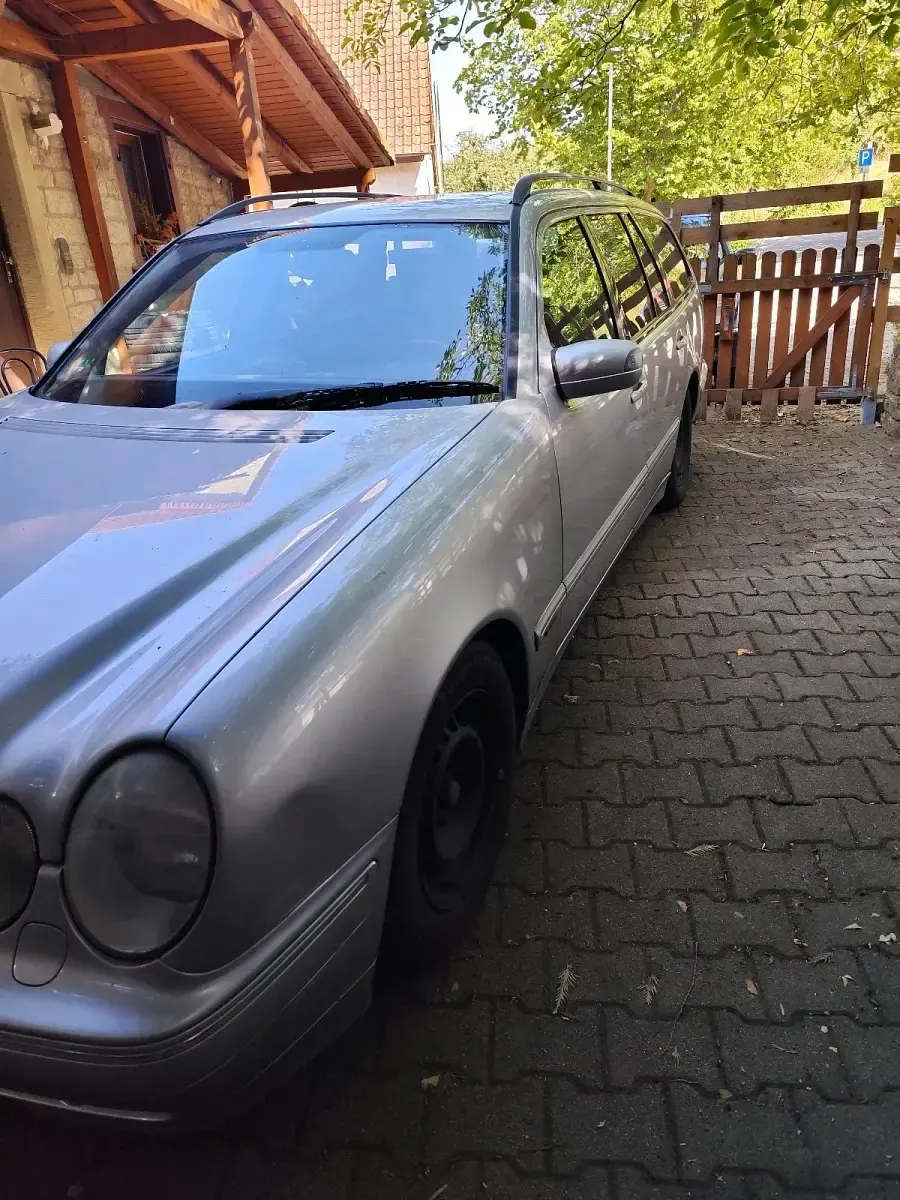 Gebraucht Mercedes E240 Avantgarde 170 PS (125 kW) 2002 Silber Kombi