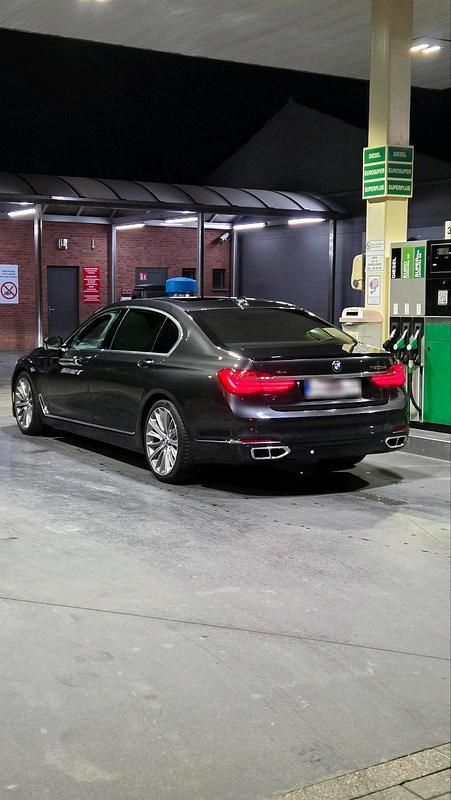 Gebraucht BMW 730 Exclusive 265 PS (194 kW) 2017 Grau Limousine