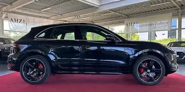 Gebraucht Porsche Macan Turbo Chrono 400 PS (294 kW) 2017 Tiefschwarzmetallic SUV